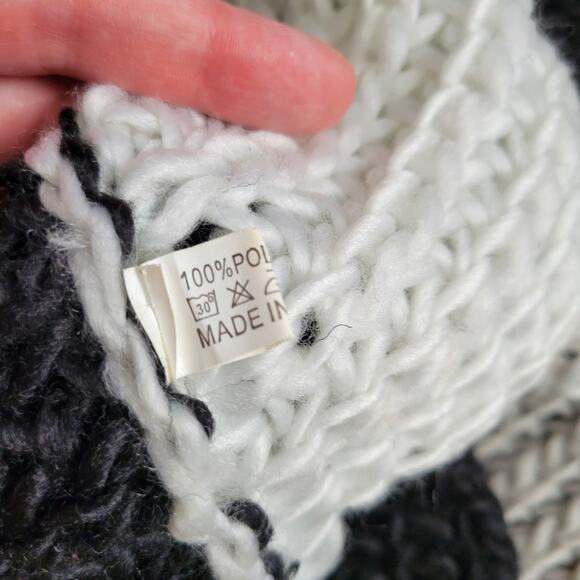 Unbranded Black, White, Gray Colorblock Loose Knit Infinity Scarf - Picture 4 of 5